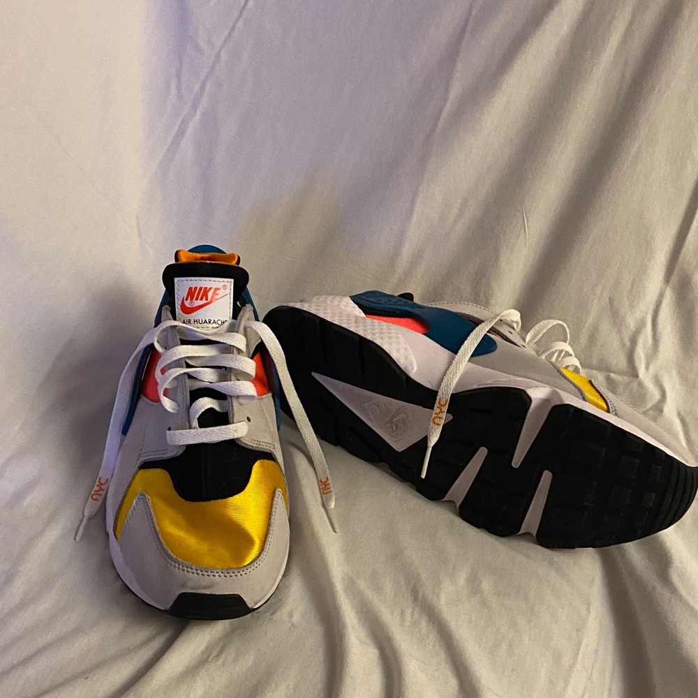 Men's NIKE Air Huarache Yellow, Blue, and Black Sneakers Size 11